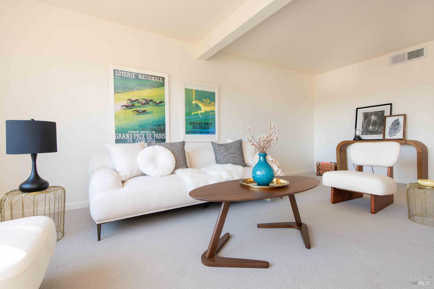 Detail Gallery Image 13 of 34 For 125 Sylvia Way, San Rafael,  CA 94903 - 3 Beds | 2/1 Baths