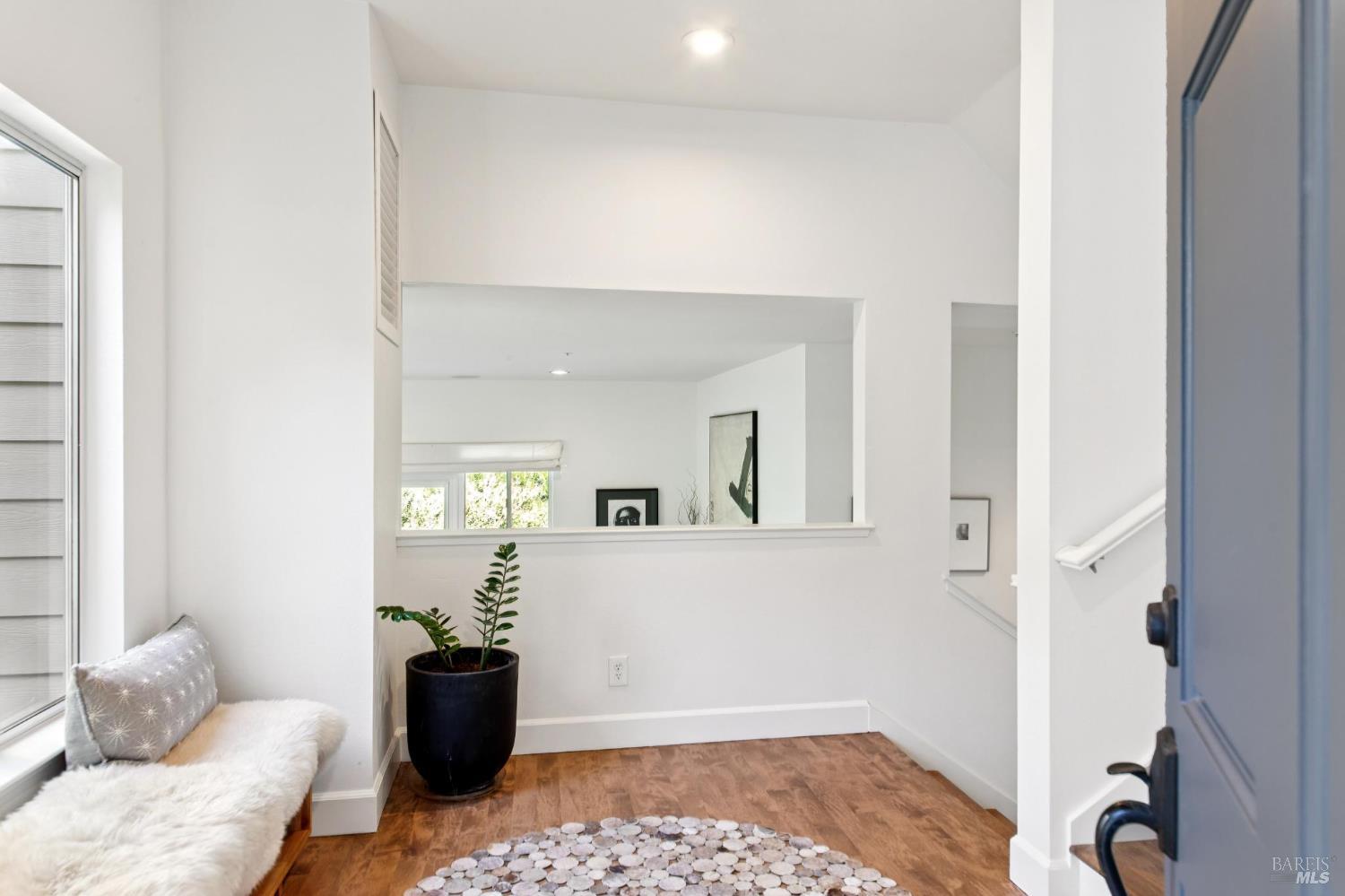 Detail Gallery Image 4 of 63 For 70 Madrone Park Cir, Mill Valley,  CA 94941 - 4 Beds | 2/1 Baths
