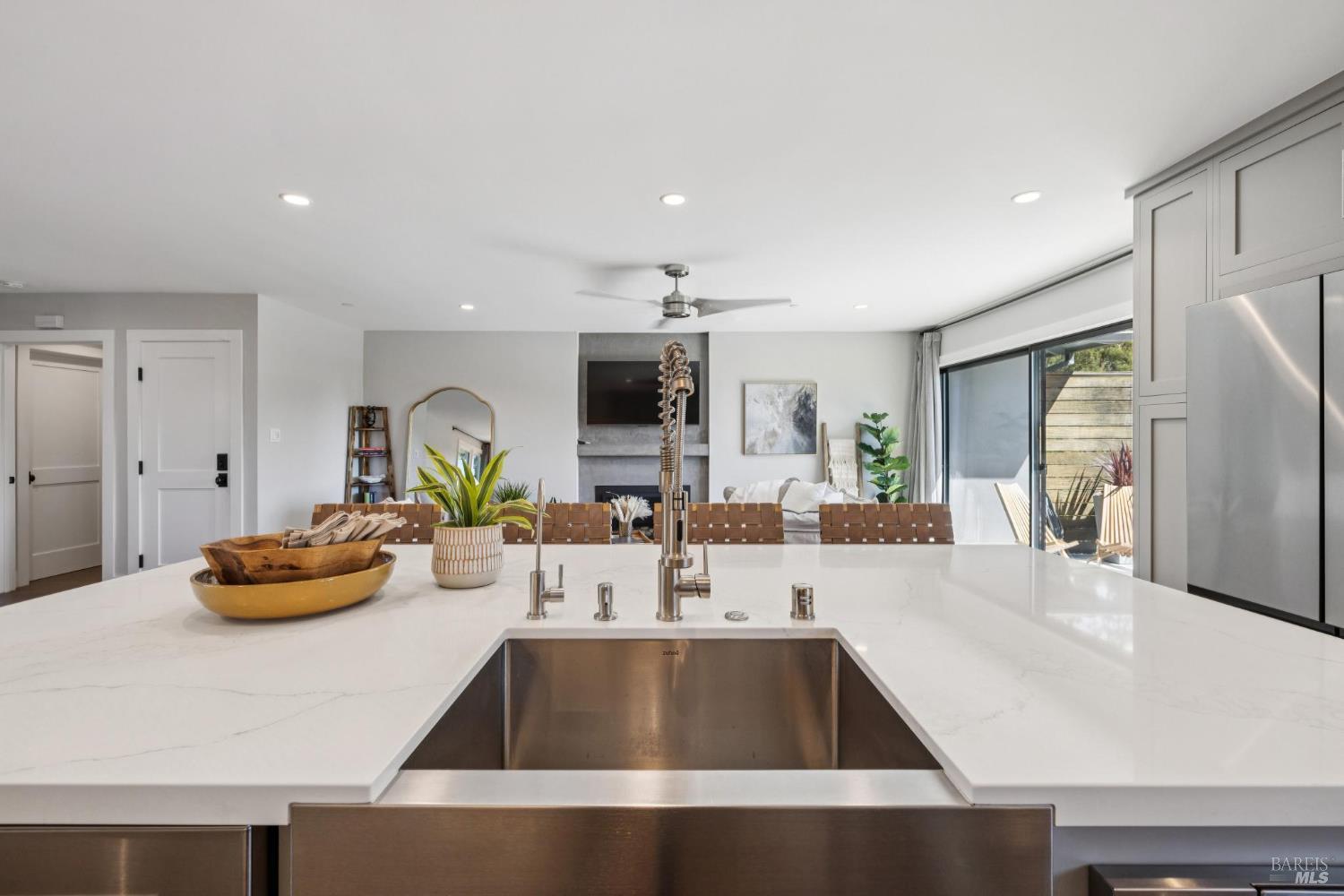 Detail Gallery Image 21 of 91 For 34 Broadview Dr, San Rafael,  CA 94901 - 4 Beds | 4 Baths