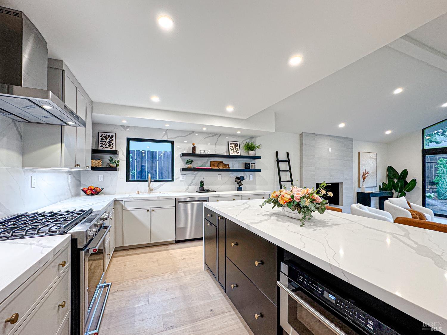 Detail Gallery Image 8 of 41 For 284 Blackstone Dr, San Rafael,  CA 94903 - 4 Beds | 3 Baths