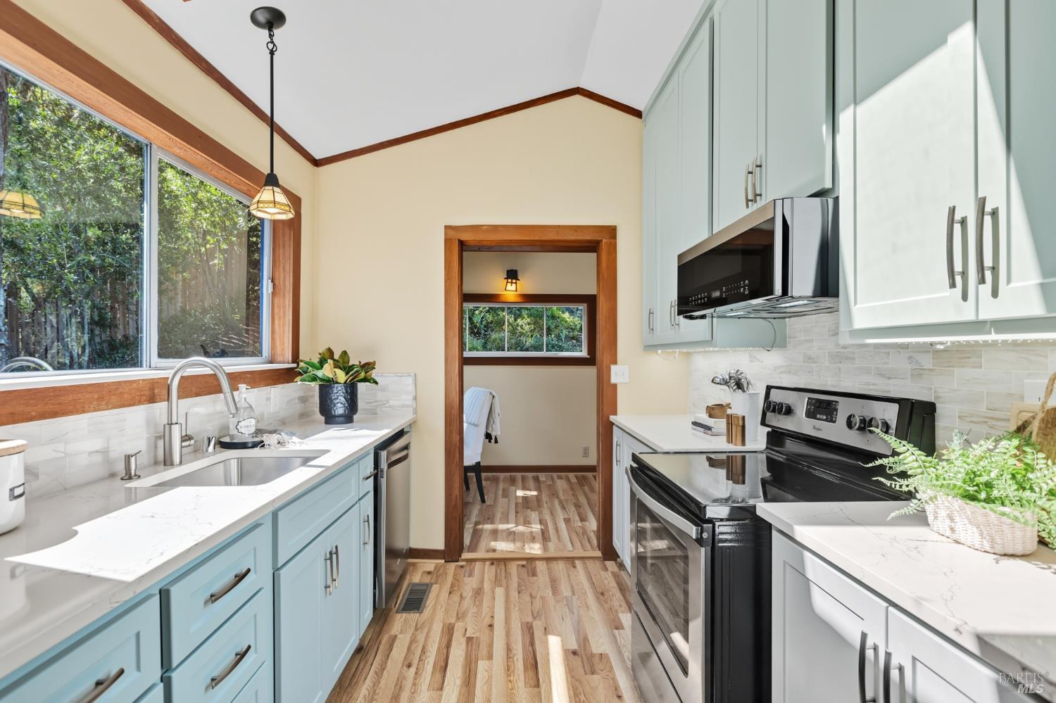 Detail Gallery Image 9 of 42 For 110 Alta Ave, Lagunitas,  CA 94938 - 2 Beds | 2 Baths