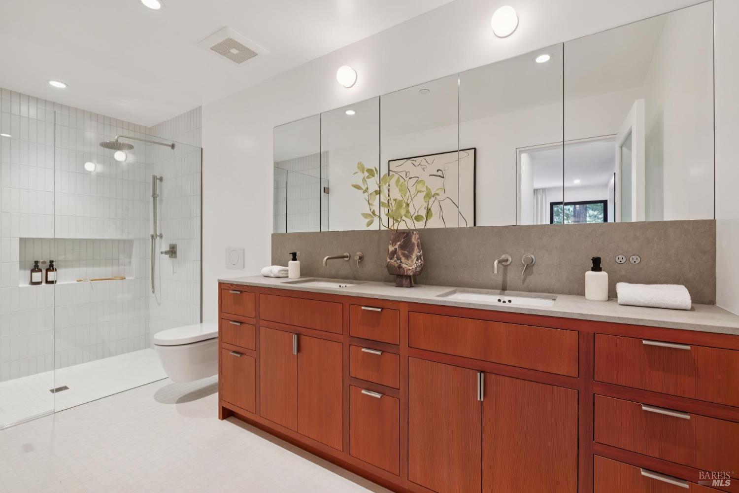 Detail Gallery Image 44 of 91 For 28 Marsh Dr, Mill Valley,  CA 94941 - 6 Beds | 4/1 Baths