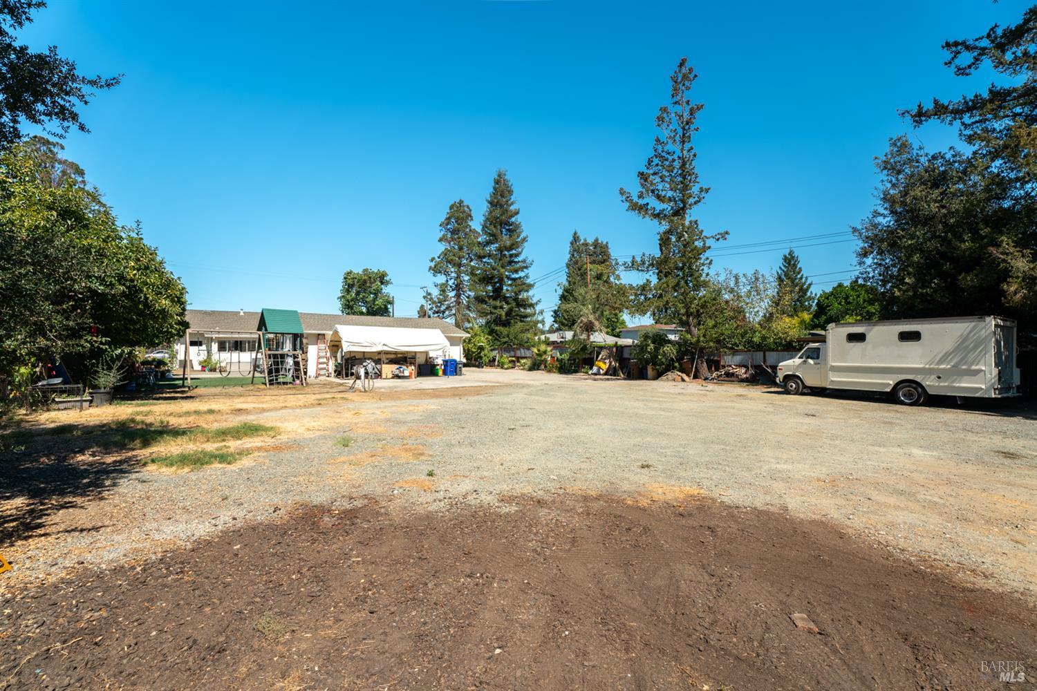 Detail Gallery Image 9 of 11 For 1145 W Pueblo Pl, Napa,  CA 94558 - – Beds | – Baths