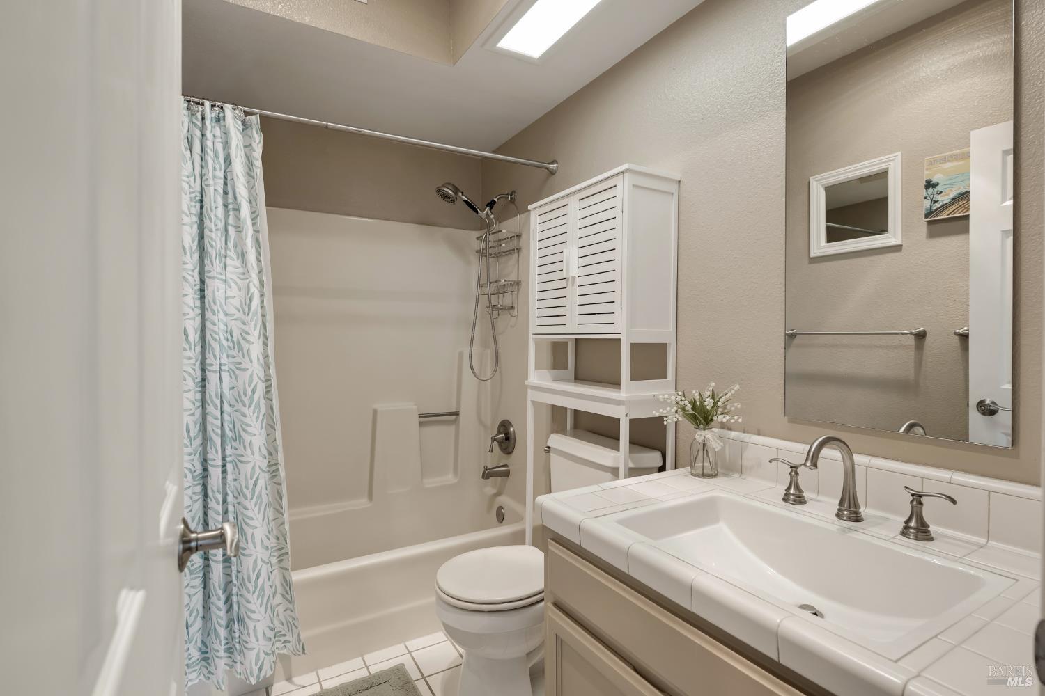 Detail Gallery Image 32 of 40 For 2003 Stonefield Ln, Santa Rosa,  CA 95403 - 2 Beds | 2/1 Baths