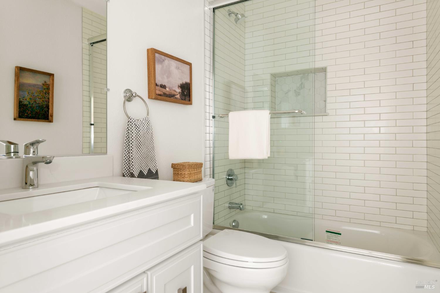 Detail Gallery Image 25 of 34 For 125 Sylvia Way, San Rafael,  CA 94903 - 3 Beds | 2/1 Baths
