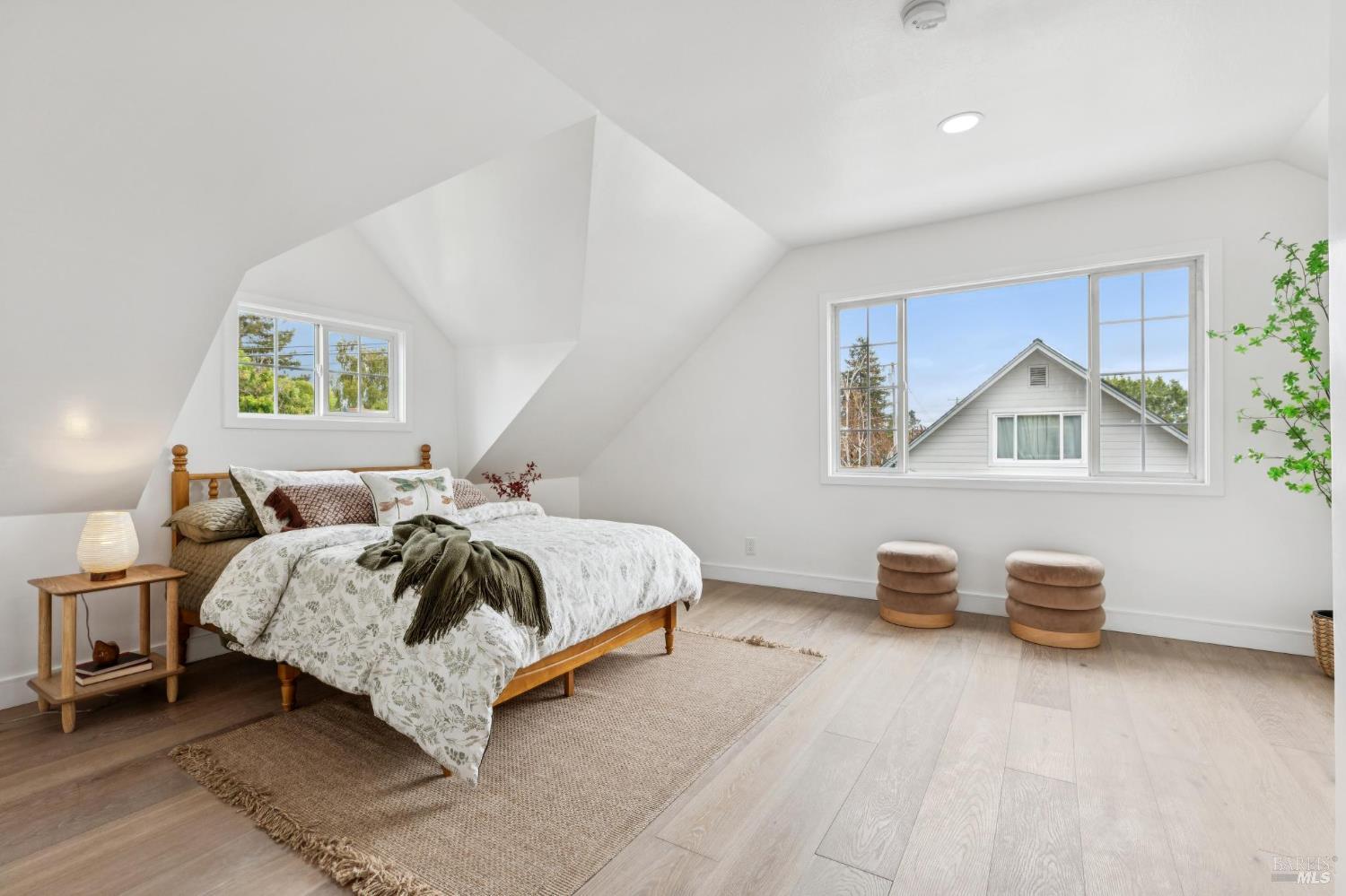 Detail Gallery Image 22 of 32 For 29 Alta Dr, Petaluma,  CA 94954 - 4 Beds | 2/1 Baths