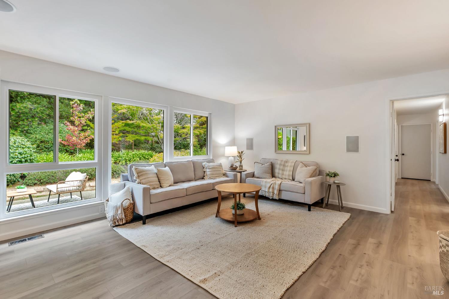Detail Gallery Image 4 of 41 For 8 Riviera Pl, San Rafael,  CA 94901 - 3 Beds | 2 Baths