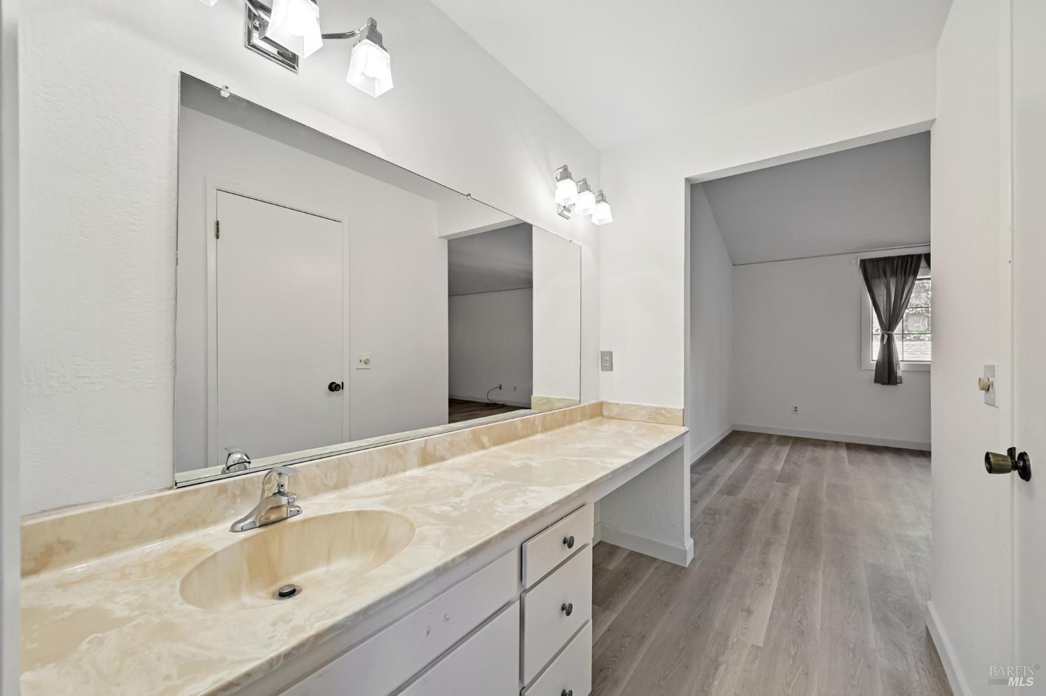 Detail Gallery Image 31 of 35 For 1240 North St, Santa Rosa,  CA 95404 - 2 Beds | 2 Baths