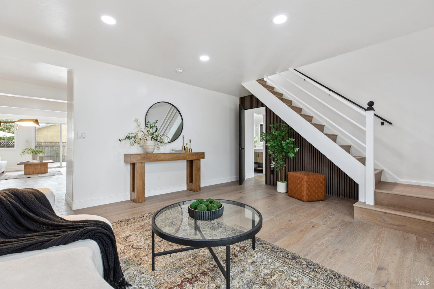 Detail Gallery Image 7 of 32 For 29 Alta Dr, Petaluma,  CA 94954 - 4 Beds | 2/1 Baths