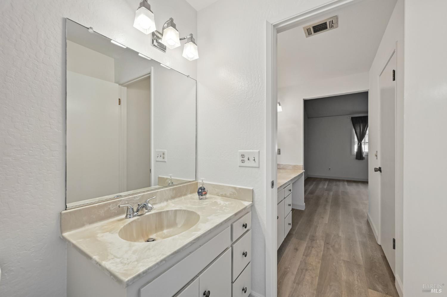 Detail Gallery Image 32 of 35 For 1240 North St, Santa Rosa,  CA 95404 - 2 Beds | 2 Baths