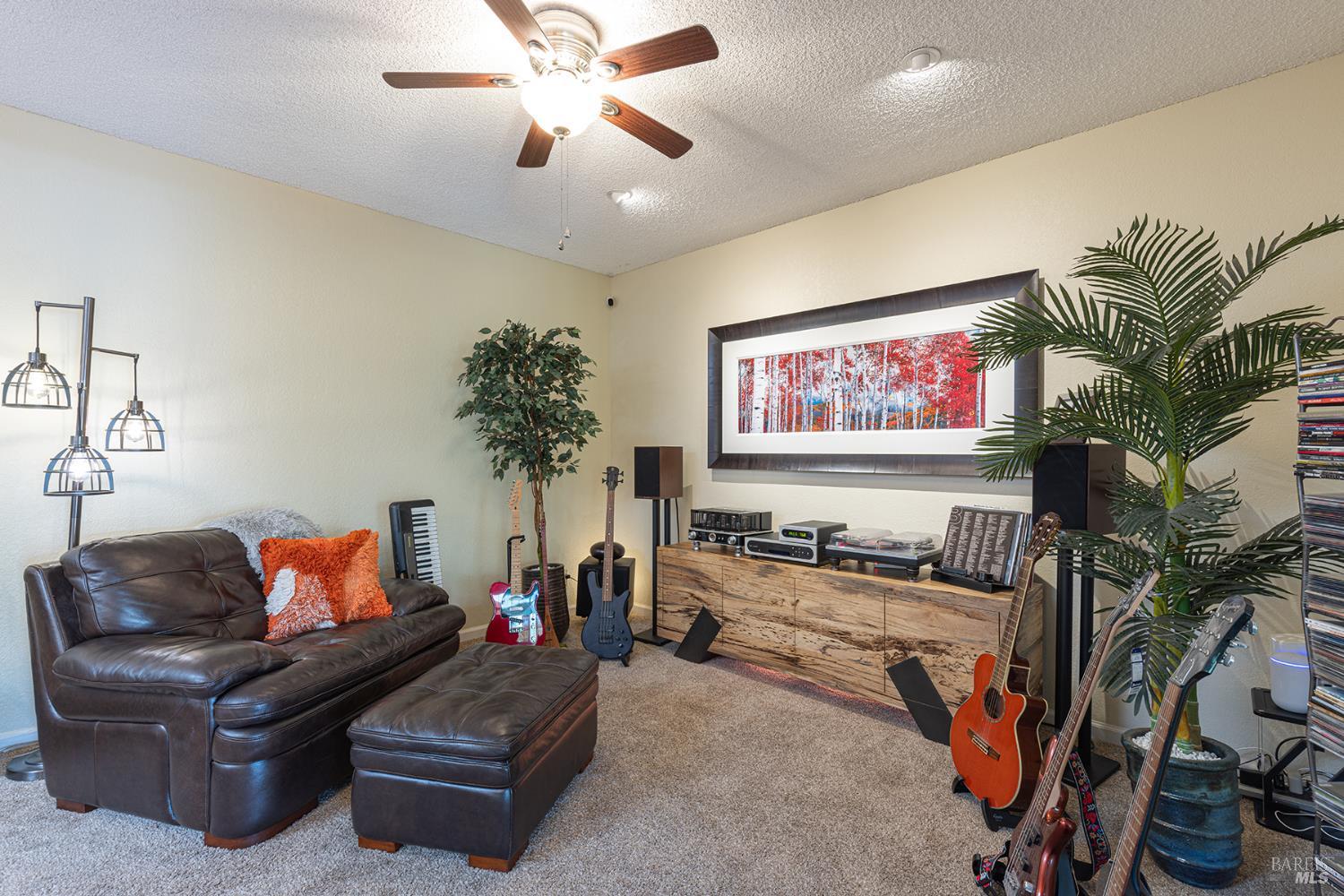 Detail Gallery Image 17 of 50 For 1627 Juliet Dr, Petaluma,  CA 94954 - 3 Beds | 2 Baths