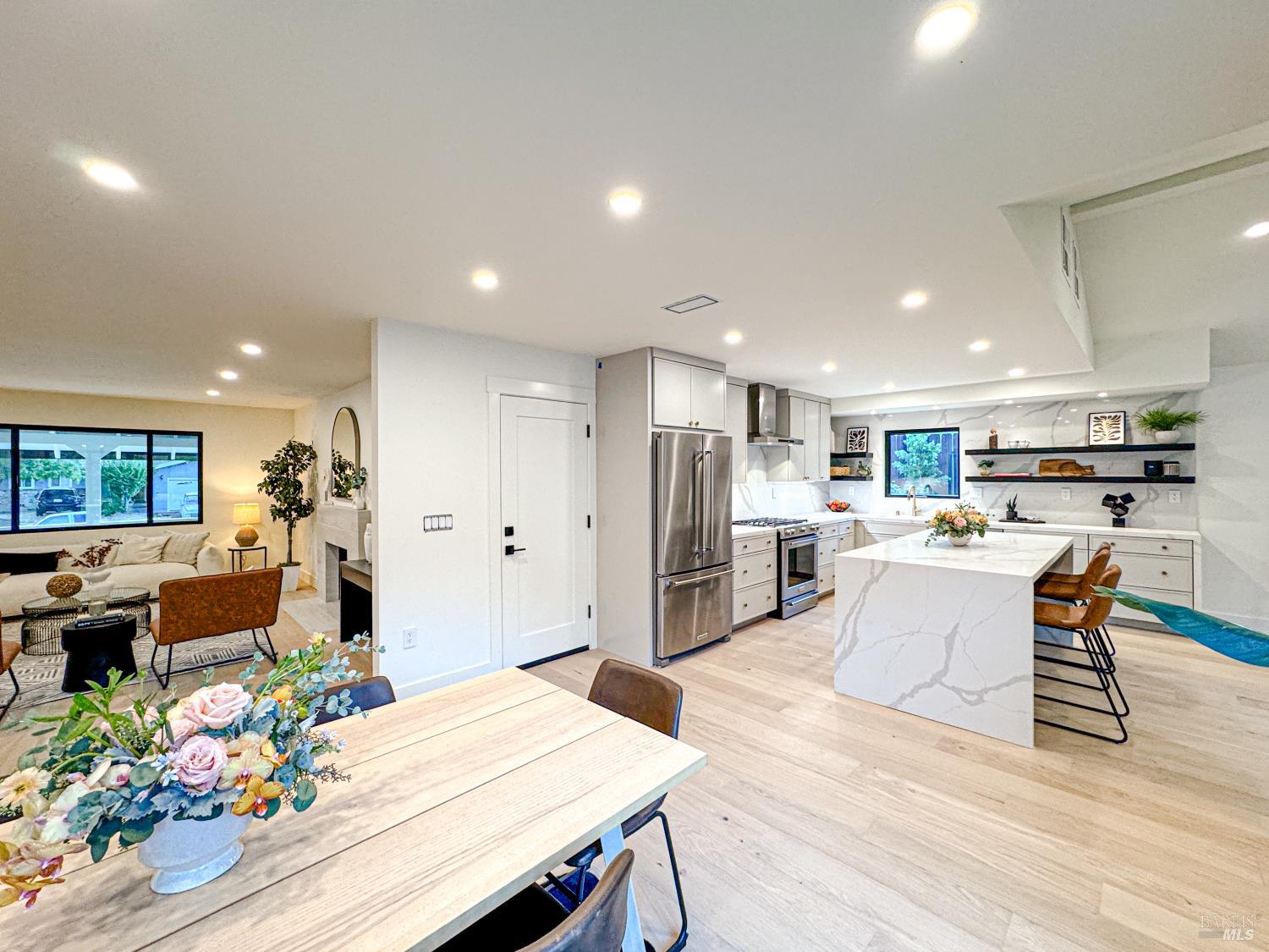 Detail Gallery Image 7 of 41 For 284 Blackstone Dr, San Rafael,  CA 94903 - 4 Beds | 3 Baths