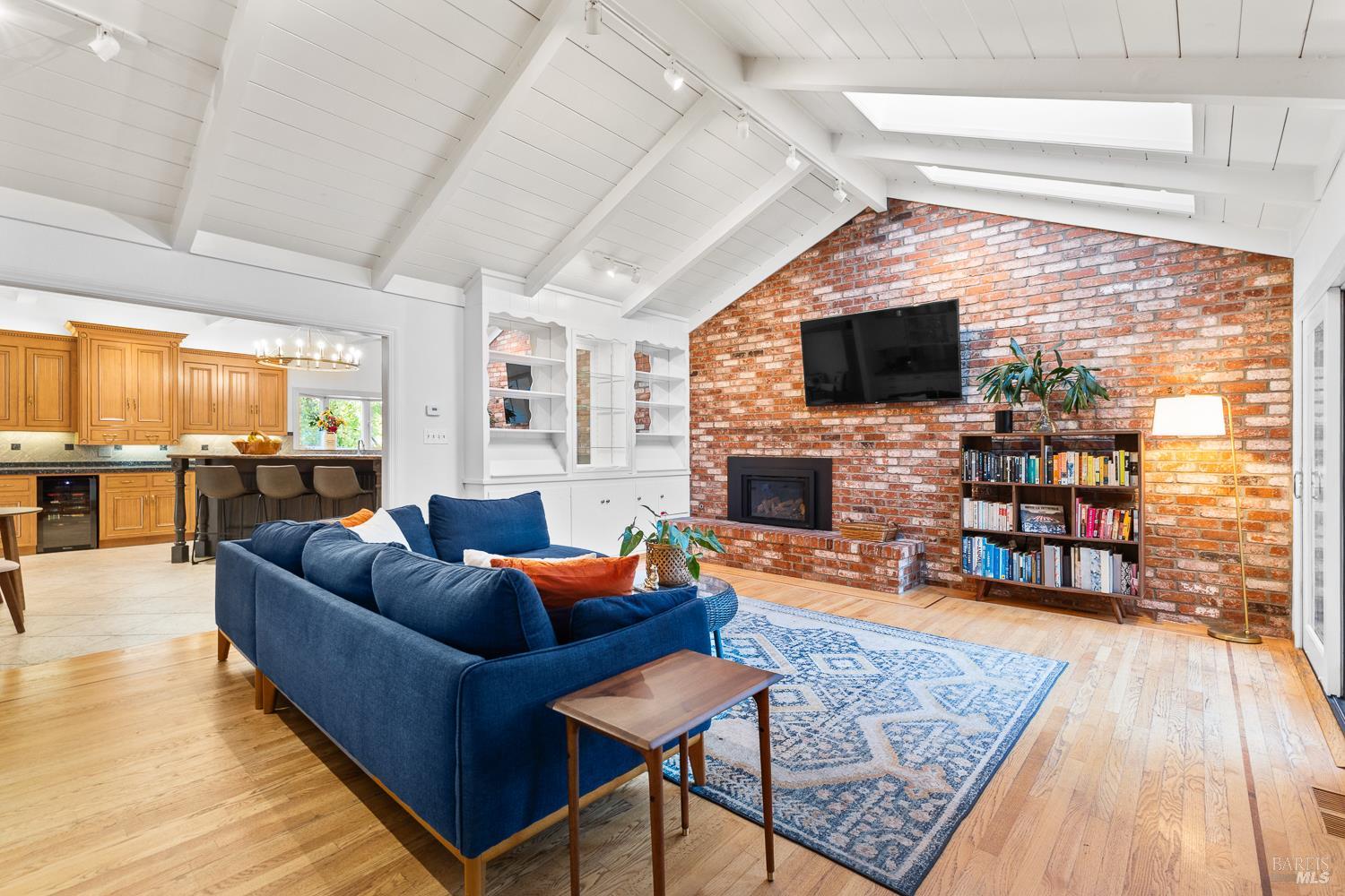 Detail Gallery Image 8 of 58 For 3333 Miraloma Dr, Santa Rosa,  CA 95404 - 4 Beds | 5/1 Baths