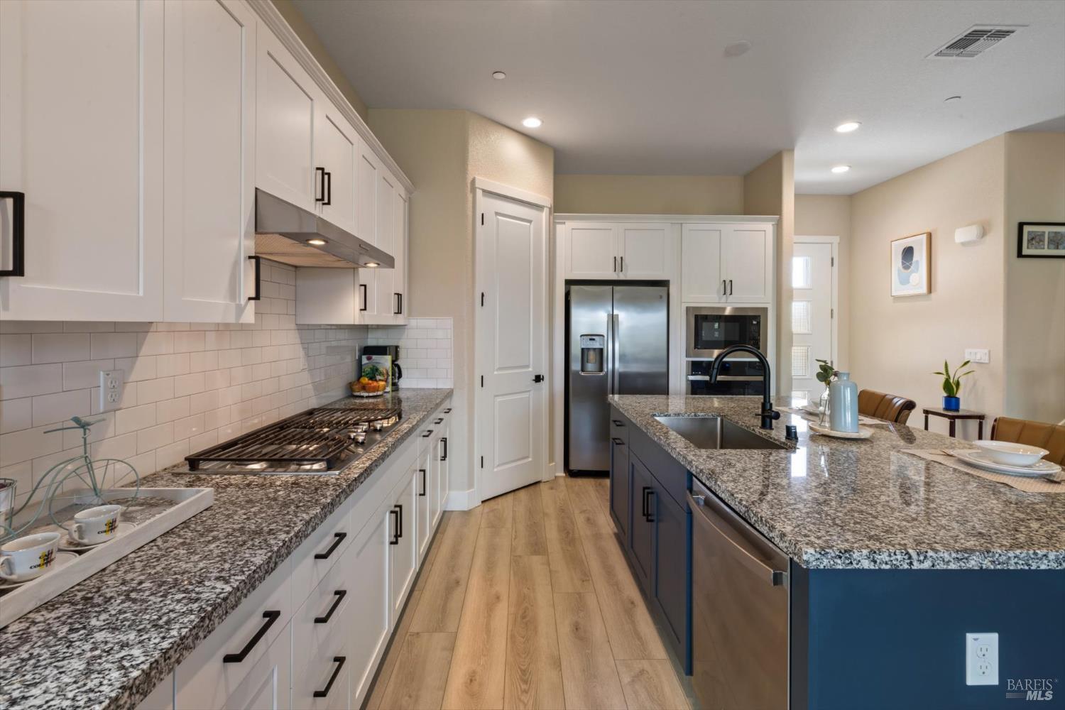 Detail Gallery Image 10 of 33 For 2371 Waterside Dr, Fairfield,  CA 94533 - 4 Beds | 3/1 Baths