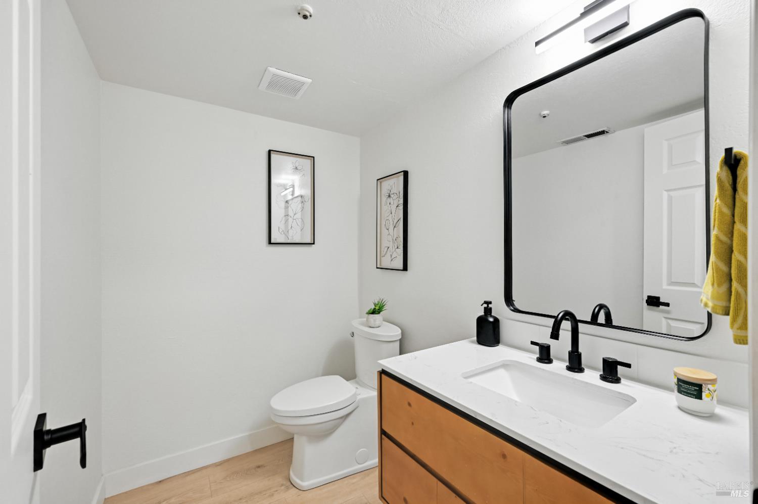 Detail Gallery Image 7 of 38 For 409 North St #7,  Healdsburg,  CA 95448 - 2 Beds | 1/1 Baths