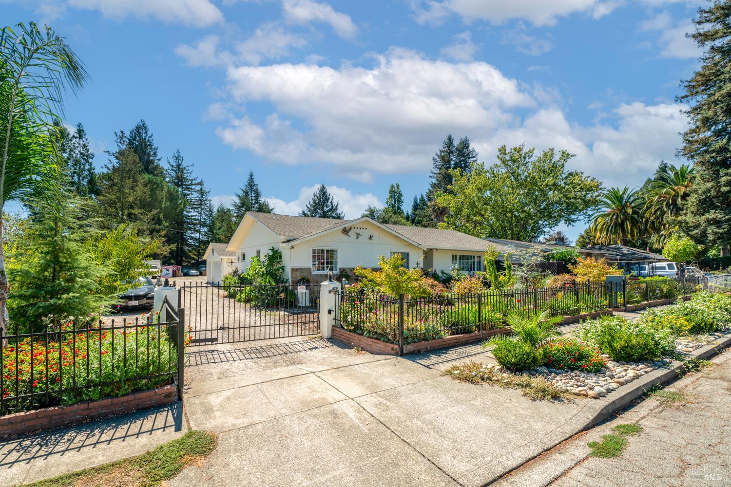 Detail Gallery Image 34 of 51 For 2131 W Pueblo Ave, Napa,  CA 94558 - 3 Beds | 2 Baths