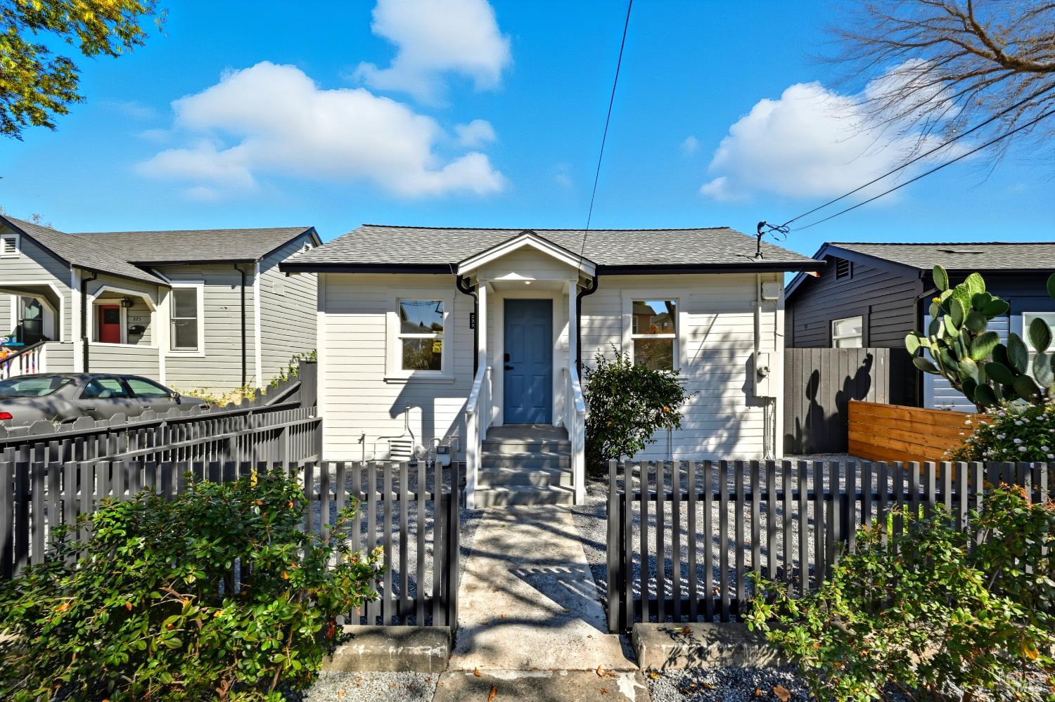 Detail Gallery Image 2 of 25 For 223 Decker St, Santa Rosa,  CA 95401 - – Beds | – Baths