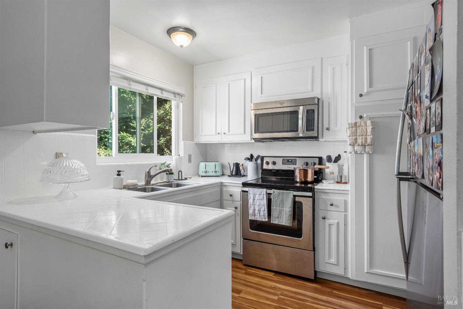Detail Gallery Image 10 of 27 For 19 Belle Ave, San Anselmo,  CA 94960 - – Beds | – Baths