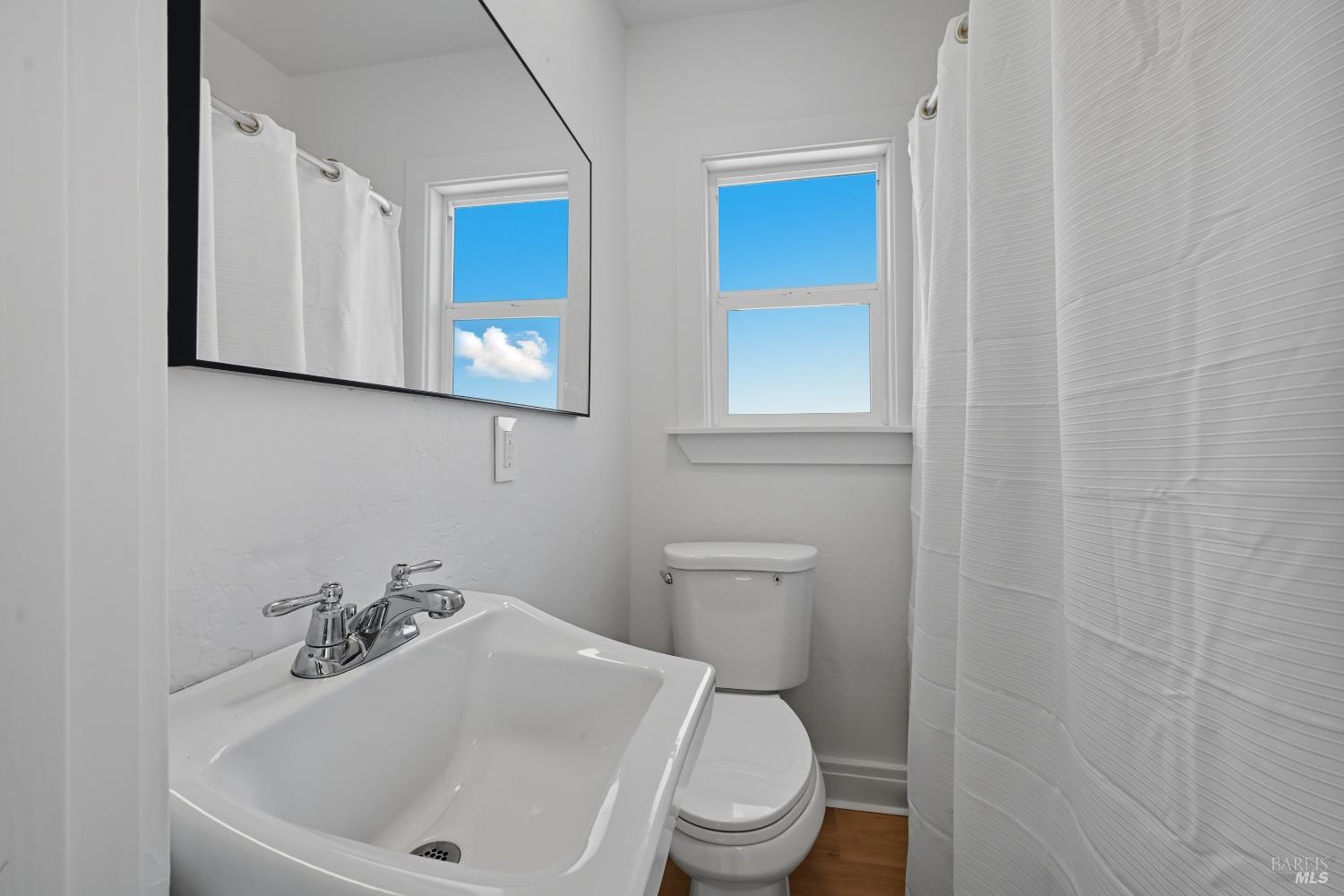 Detail Gallery Image 10 of 25 For 223 Decker St, Santa Rosa,  CA 95401 - 2 Beds | 2 Baths