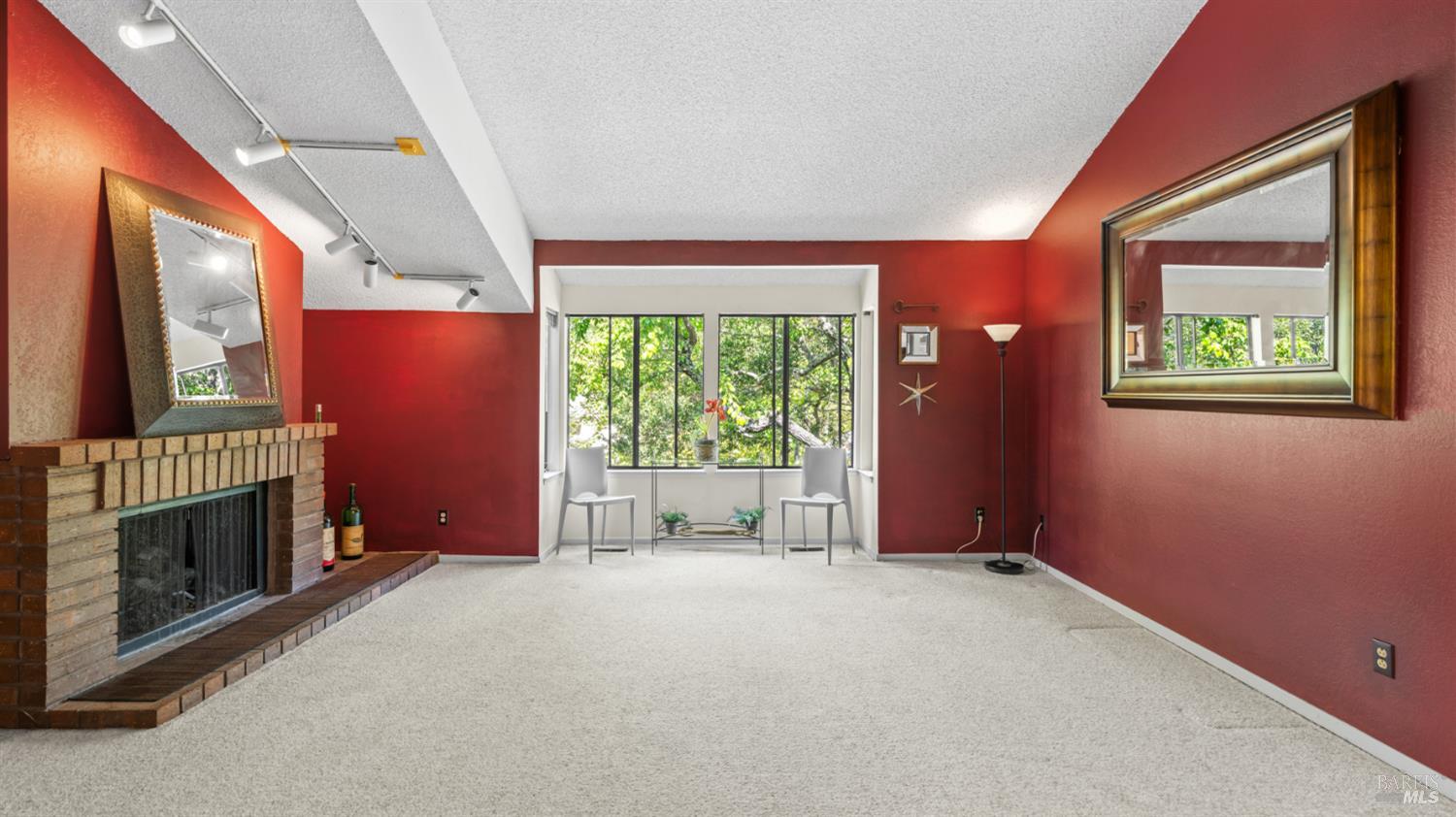 Detail Gallery Image 4 of 41 For 16 Elegant Tern Rd, Novato,  CA 94949 - 3 Beds | 2/1 Baths