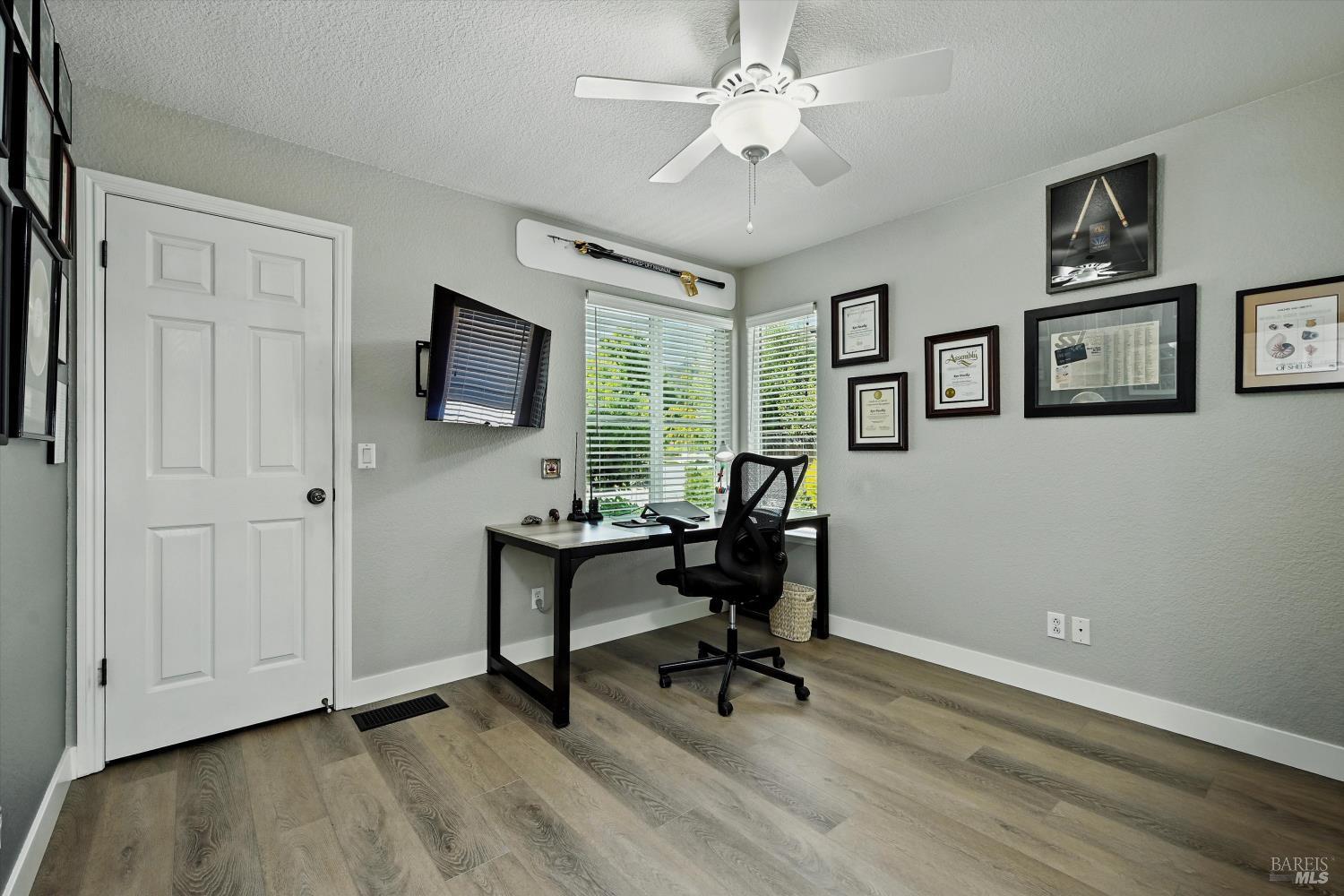 Detail Gallery Image 17 of 32 For 462 Riesling St, Cloverdale,  CA 95425 - 3 Beds | 2 Baths