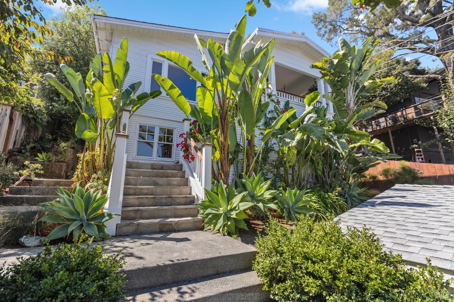 Detail Gallery Image 3 of 33 For 19 Roberts Ave, San Rafael,  CA 94901 - 3 Beds | 2 Baths