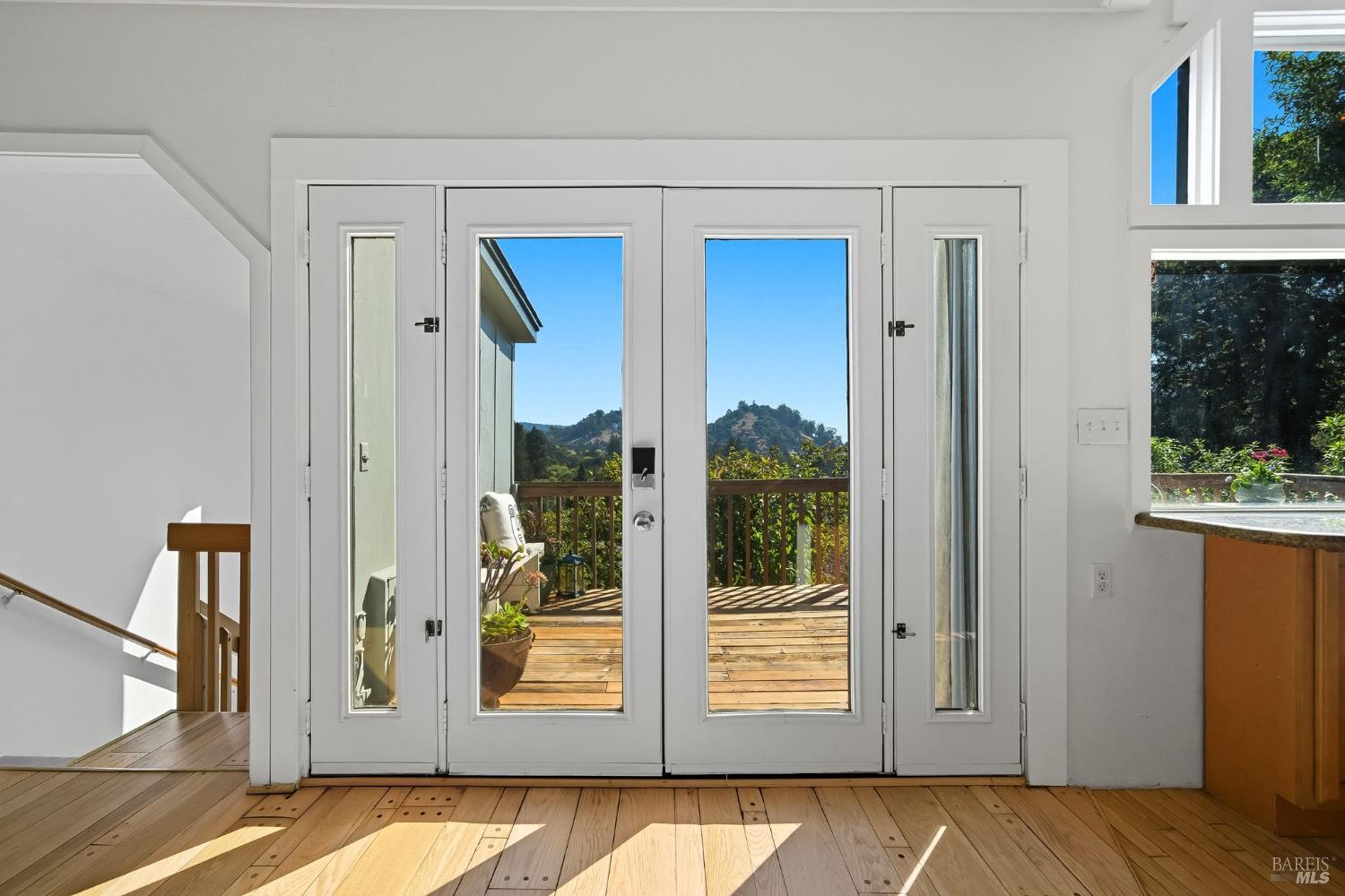 Detail Gallery Image 9 of 43 For 53 Foothill Rd, San Anselmo,  CA 94960 - 3 Beds | 2 Baths