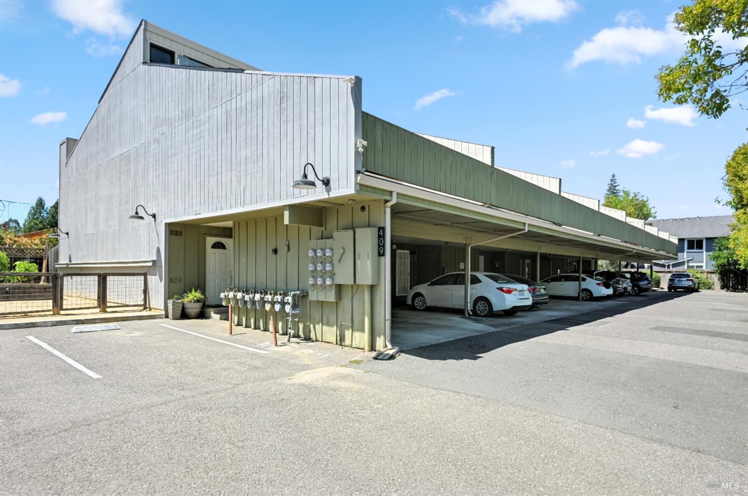 Detail Gallery Image 3 of 38 For 409 North St #7,  Healdsburg,  CA 95448 - 2 Beds | 1/1 Baths