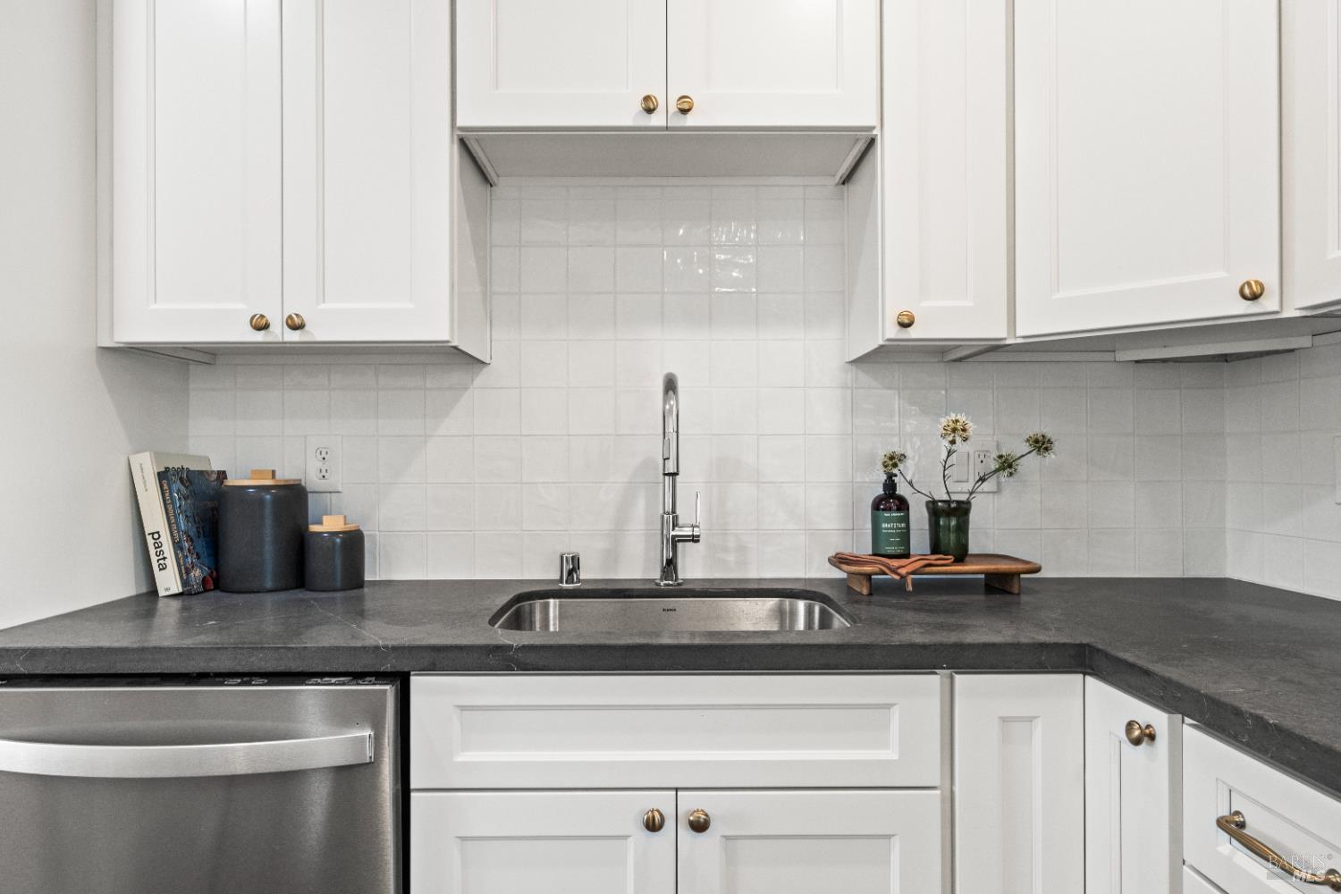 Detail Gallery Image 13 of 44 For 2128 Ethel Porter Dr, Napa,  CA 94558 - 3 Beds | 1 Baths