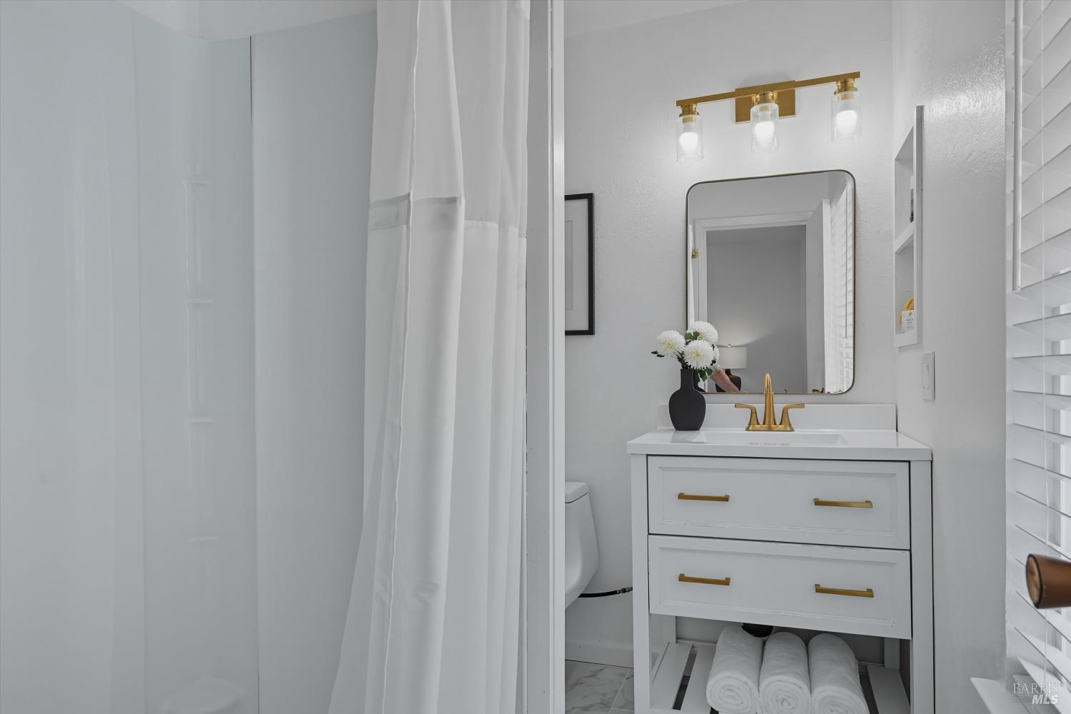 Detail Gallery Image 23 of 32 For 1140 Emily Ave, Rohnert Park,  CA 94928 - 3 Beds | 2 Baths