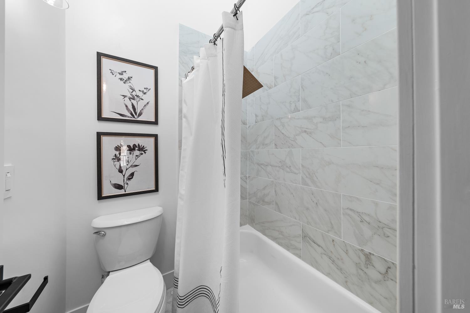 Detail Gallery Image 11 of 47 For 4 Ace Ct, Fairfax,  CA 94930 - 2 Beds | 2/1 Baths