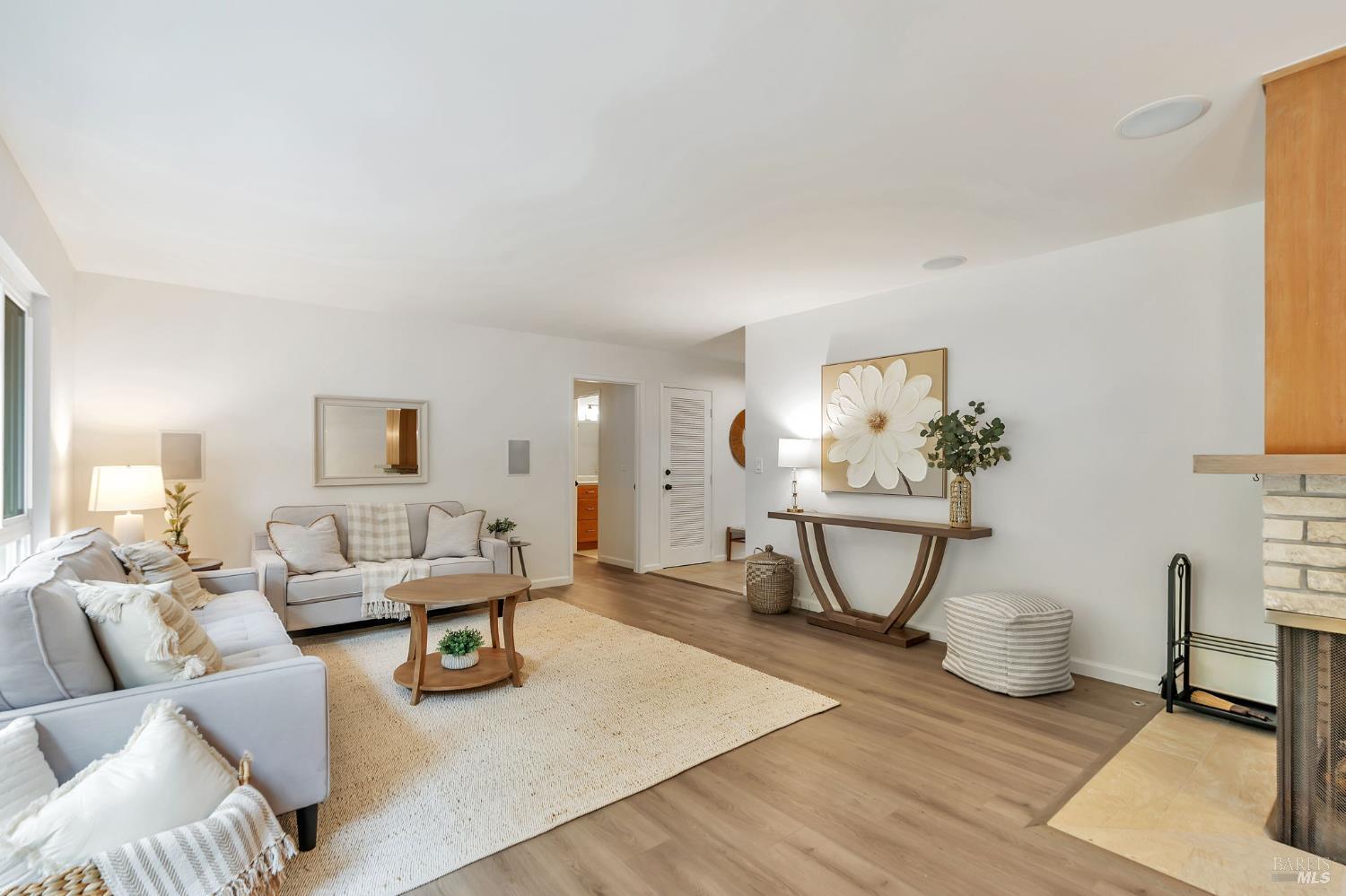 Detail Gallery Image 15 of 41 For 8 Riviera Pl, San Rafael,  CA 94901 - 3 Beds | 2 Baths