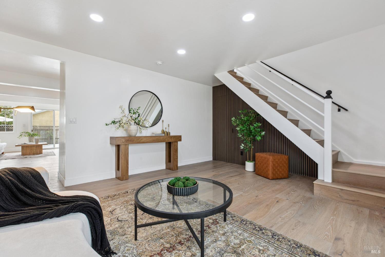Detail Gallery Image 6 of 32 For 29 Alta Dr, Petaluma,  CA 94954 - 4 Beds | 2/1 Baths