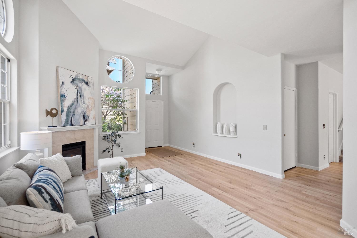 Detail Gallery Image 4 of 54 For 55 Dowitcher Way, San Rafael,  CA 94901 - 3 Beds | 2/1 Baths