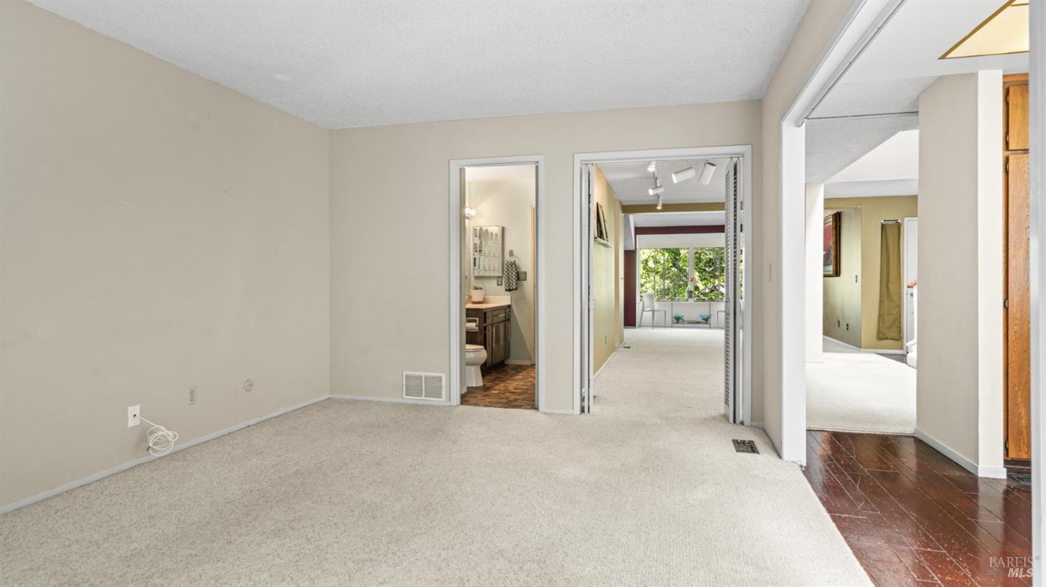 Detail Gallery Image 21 of 41 For 16 Elegant Tern Rd, Novato,  CA 94949 - 3 Beds | 2/1 Baths