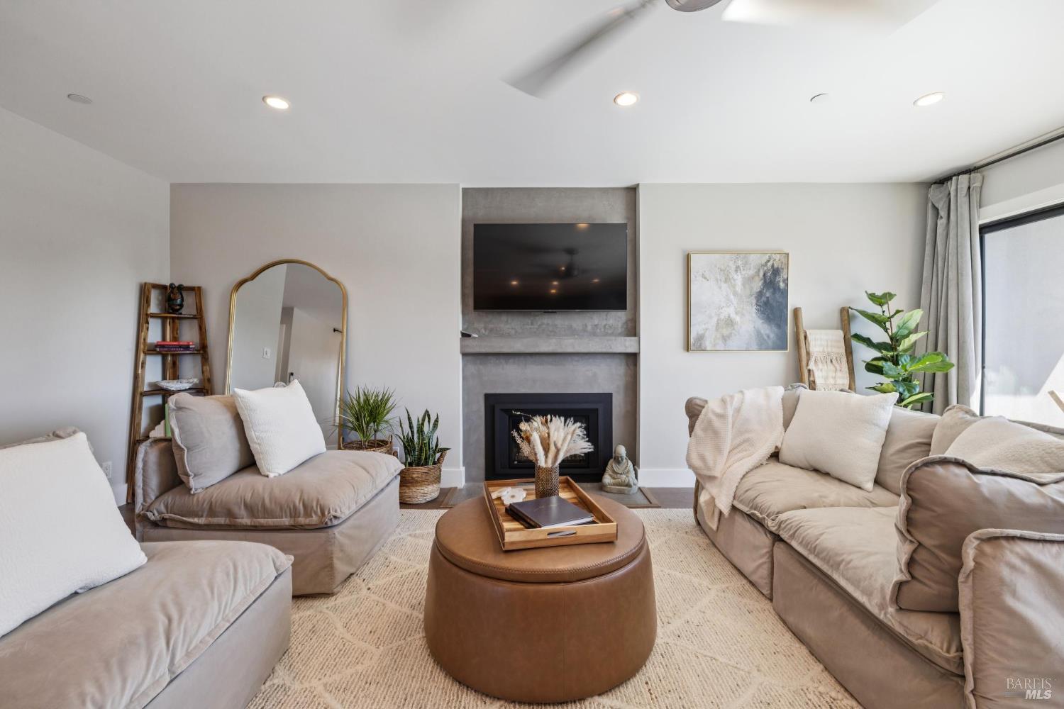 Detail Gallery Image 5 of 91 For 34 Broadview Dr, San Rafael,  CA 94901 - 4 Beds | 4 Baths
