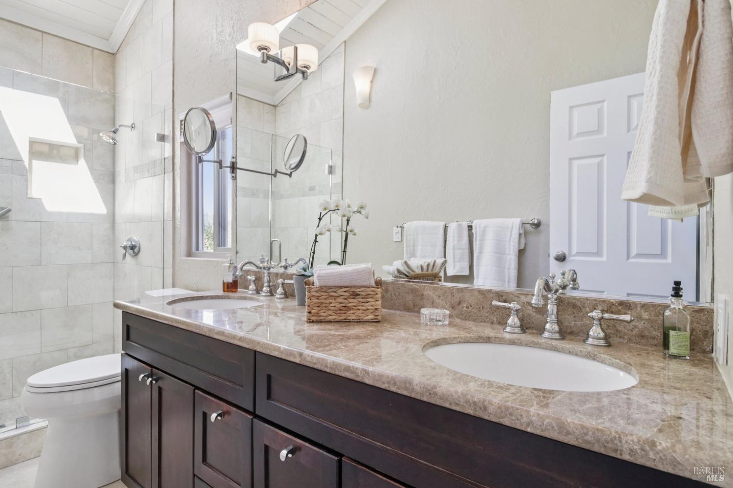 Detail Gallery Image 9 of 18 For 60 Crest Ave, San Anselmo,  CA 94960 - 3 Beds | 2/1 Baths