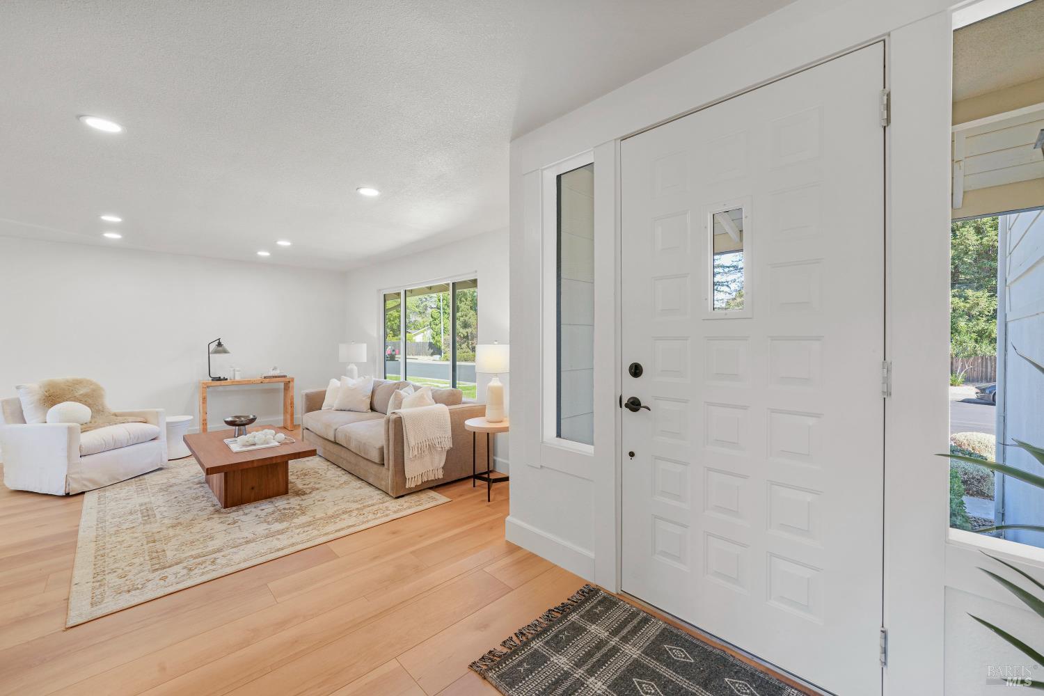 Detail Gallery Image 8 of 56 For 118 Salinas Dr, Vacaville,  CA 95688 - 4 Beds | 2/1 Baths