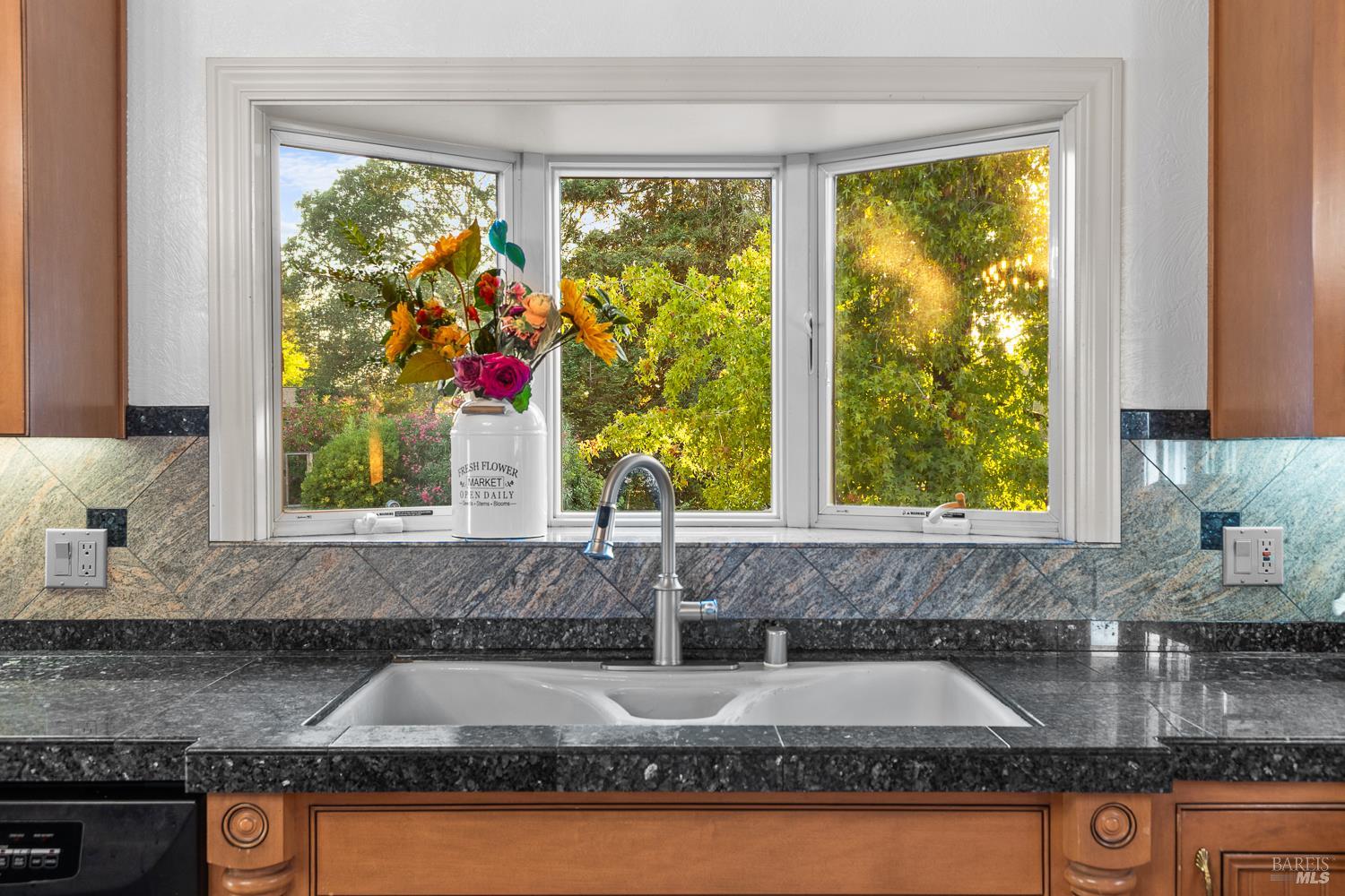 Detail Gallery Image 11 of 58 For 3333 Miraloma Dr, Santa Rosa,  CA 95404 - 4 Beds | 5/1 Baths