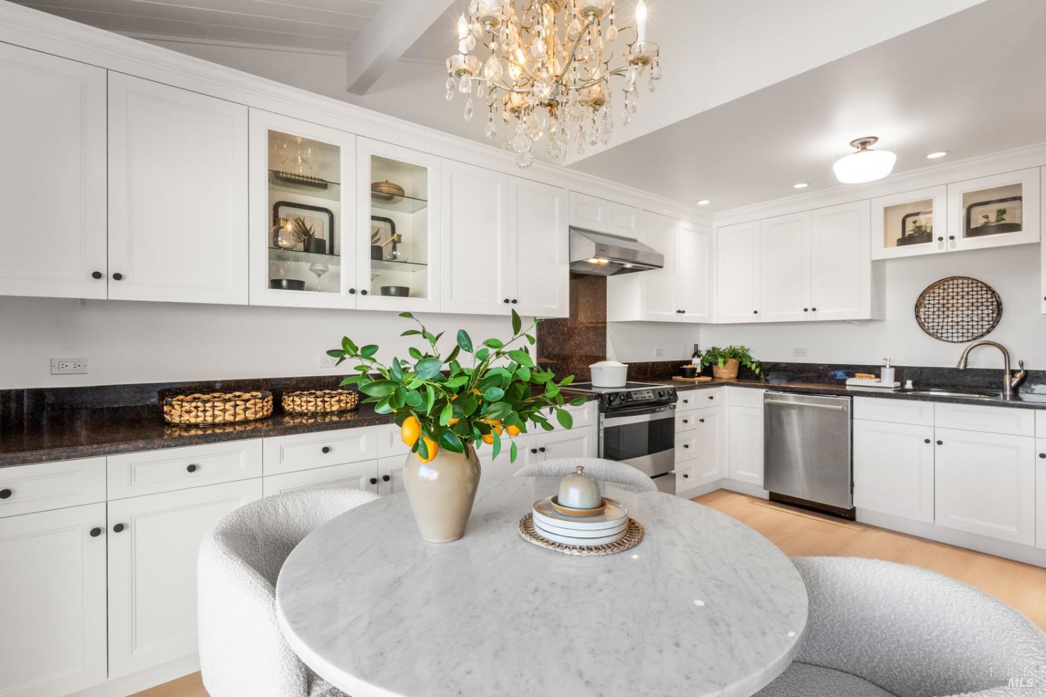 Detail Gallery Image 8 of 29 For 28 Marinero Cir #34,  Tiburon,  CA 94920 - 2 Beds | 1/1 Baths