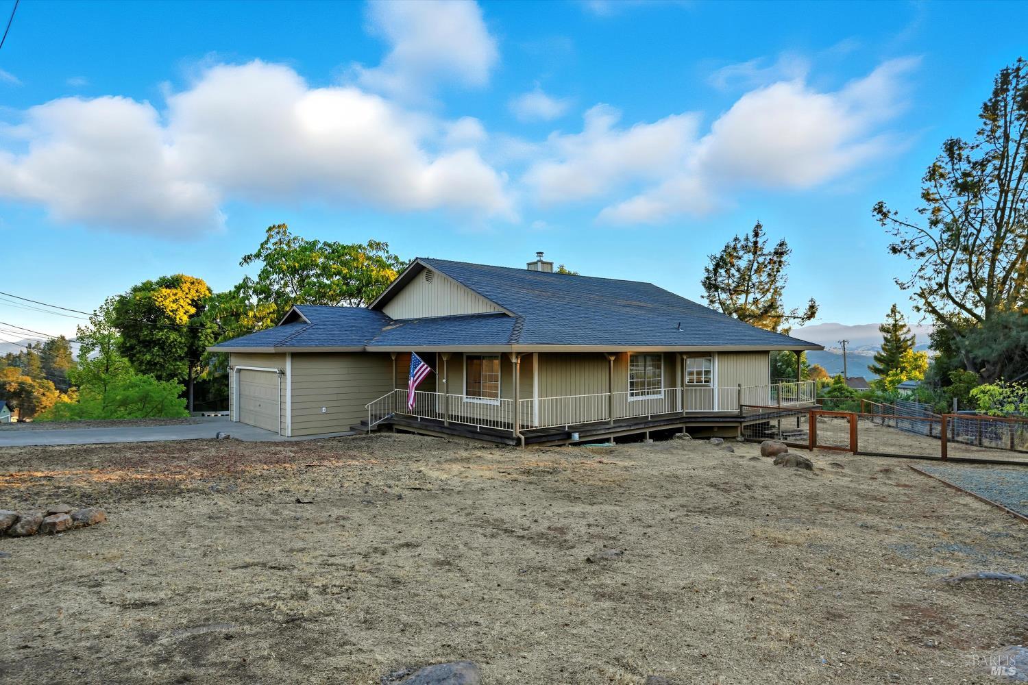 Detail Gallery Image 8 of 42 For 19231 Ravenhill Rd, Hidden Valley Lake,  CA 95467 - 3 Beds | 2 Baths