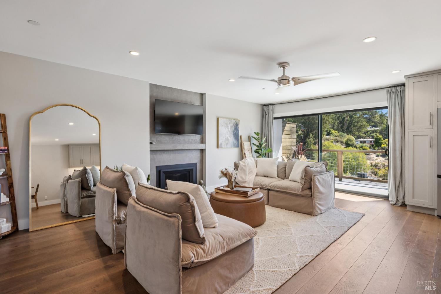 Detail Gallery Image 24 of 91 For 34 Broadview Dr, San Rafael,  CA 94901 - 4 Beds | 4 Baths