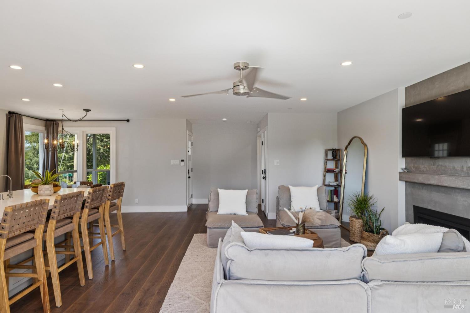 Detail Gallery Image 35 of 91 For 34 Broadview Dr, San Rafael,  CA 94901 - 4 Beds | 4 Baths