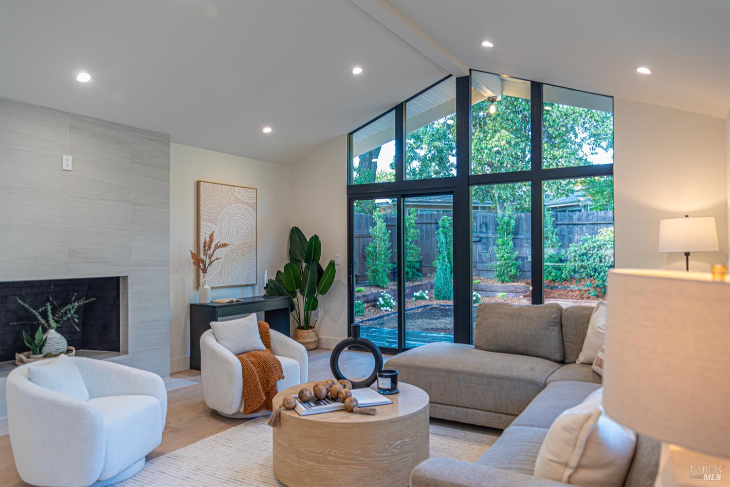 Detail Gallery Image 15 of 41 For 284 Blackstone Dr, San Rafael,  CA 94903 - 4 Beds | 3 Baths