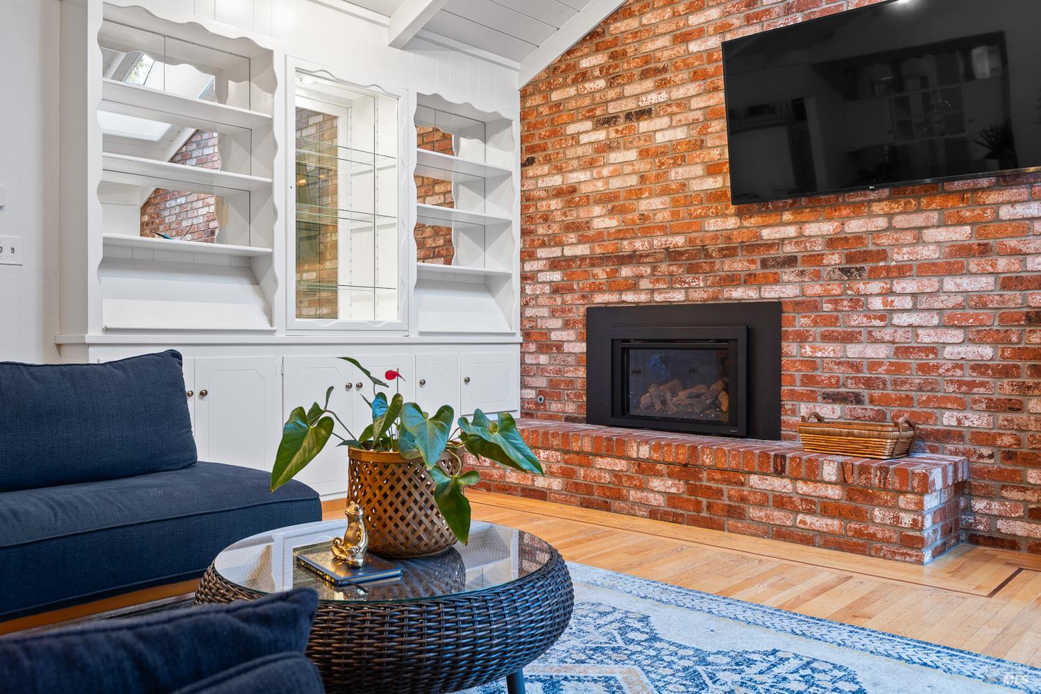 Detail Gallery Image 6 of 58 For 3333 Miraloma Dr, Santa Rosa,  CA 95404 - 4 Beds | 5/1 Baths