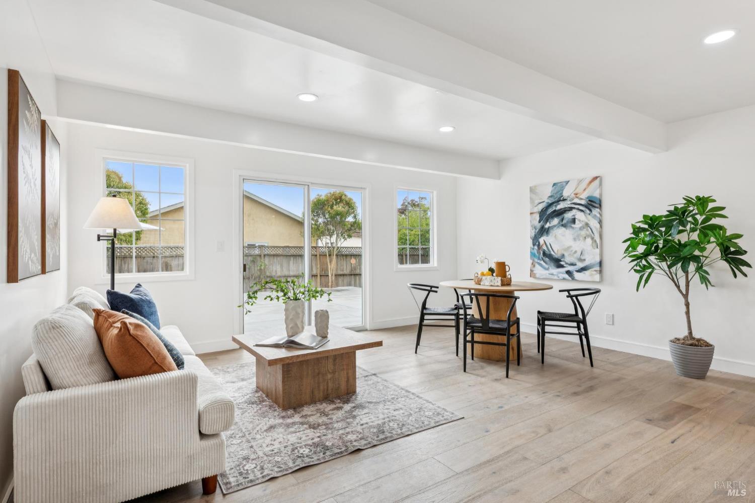 Detail Gallery Image 11 of 32 For 29 Alta Dr, Petaluma,  CA 94954 - 4 Beds | 2/1 Baths