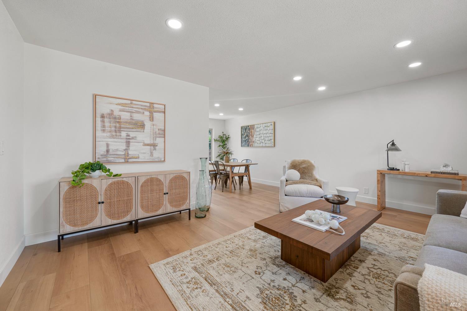 Detail Gallery Image 9 of 56 For 118 Salinas Dr, Vacaville,  CA 95688 - 4 Beds | 2/1 Baths