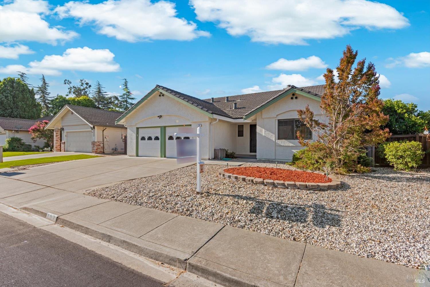 Detail Gallery Image 3 of 49 For 107 Inyo Ct, Vacaville,  CA 95687 - 3 Beds | 2 Baths
