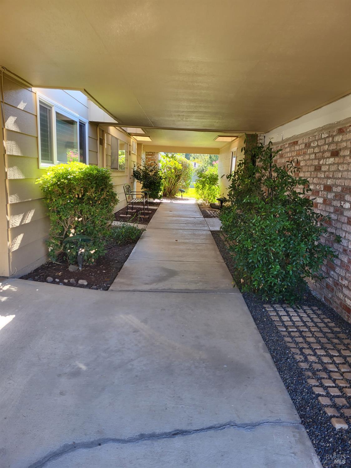 Detail Gallery Image 2 of 11 For 404 Meadowgreen Dr, Santa Rosa,  CA 95409 - 2 Beds | 2 Baths
