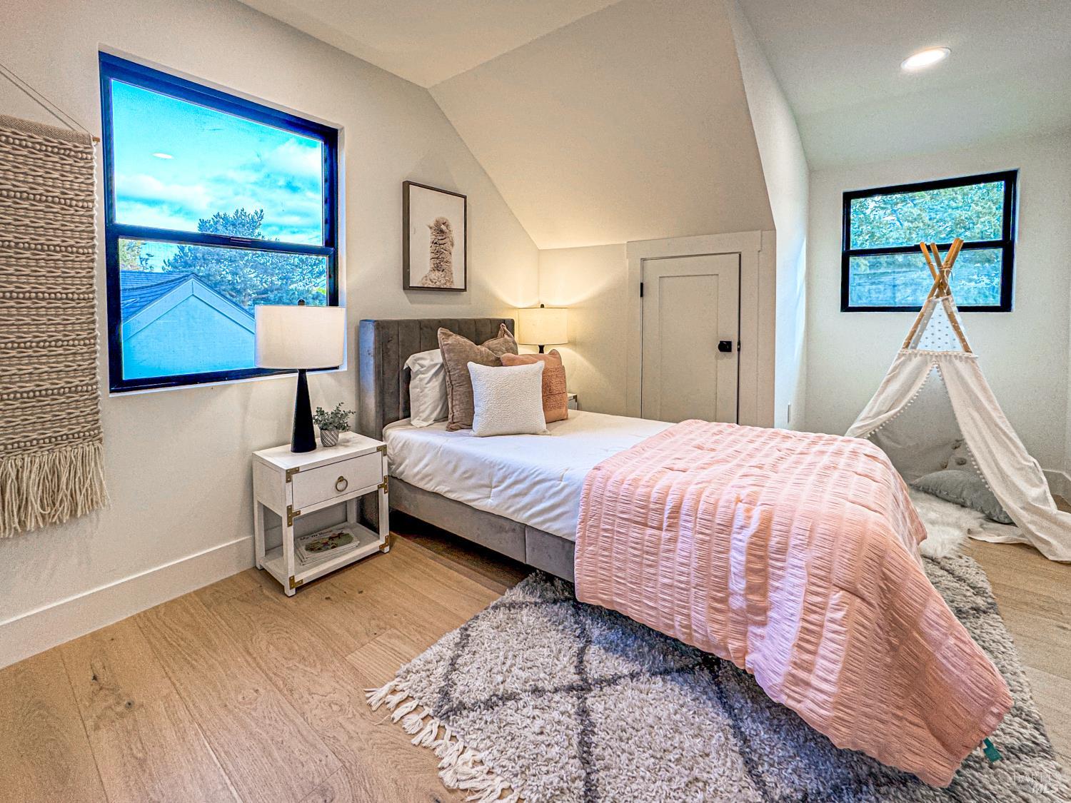Detail Gallery Image 25 of 41 For 284 Blackstone Dr, San Rafael,  CA 94903 - 4 Beds | 3 Baths